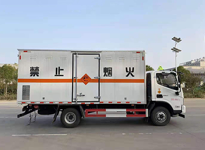 东英镇爆破器材运输车